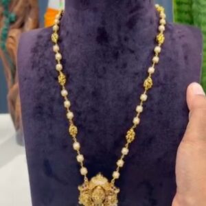 Puligoru Locket with Pearl Chain