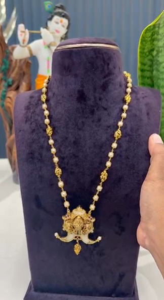 Puligoru Locket with Pearl Chain
